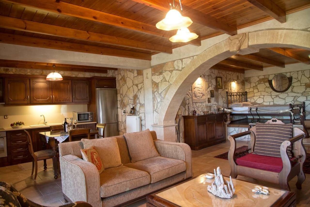Petrinolis Retreat Apartment Sitia  Bagian luar foto