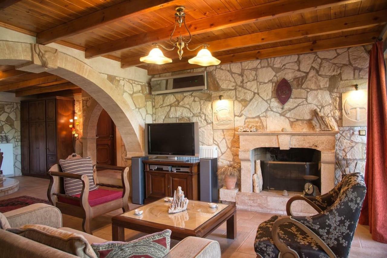 Petrinolis Retreat Apartment Sitia  Bagian luar foto