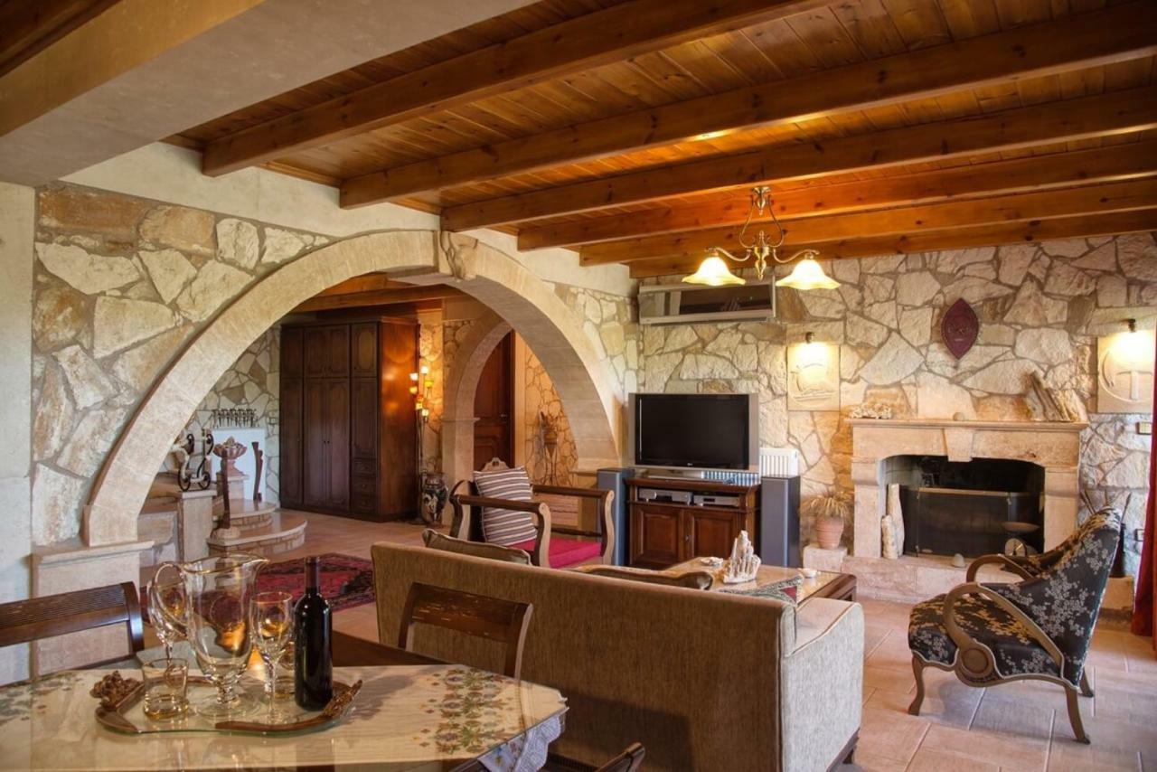 Petrinolis Retreat Apartment Sitia  Bagian luar foto